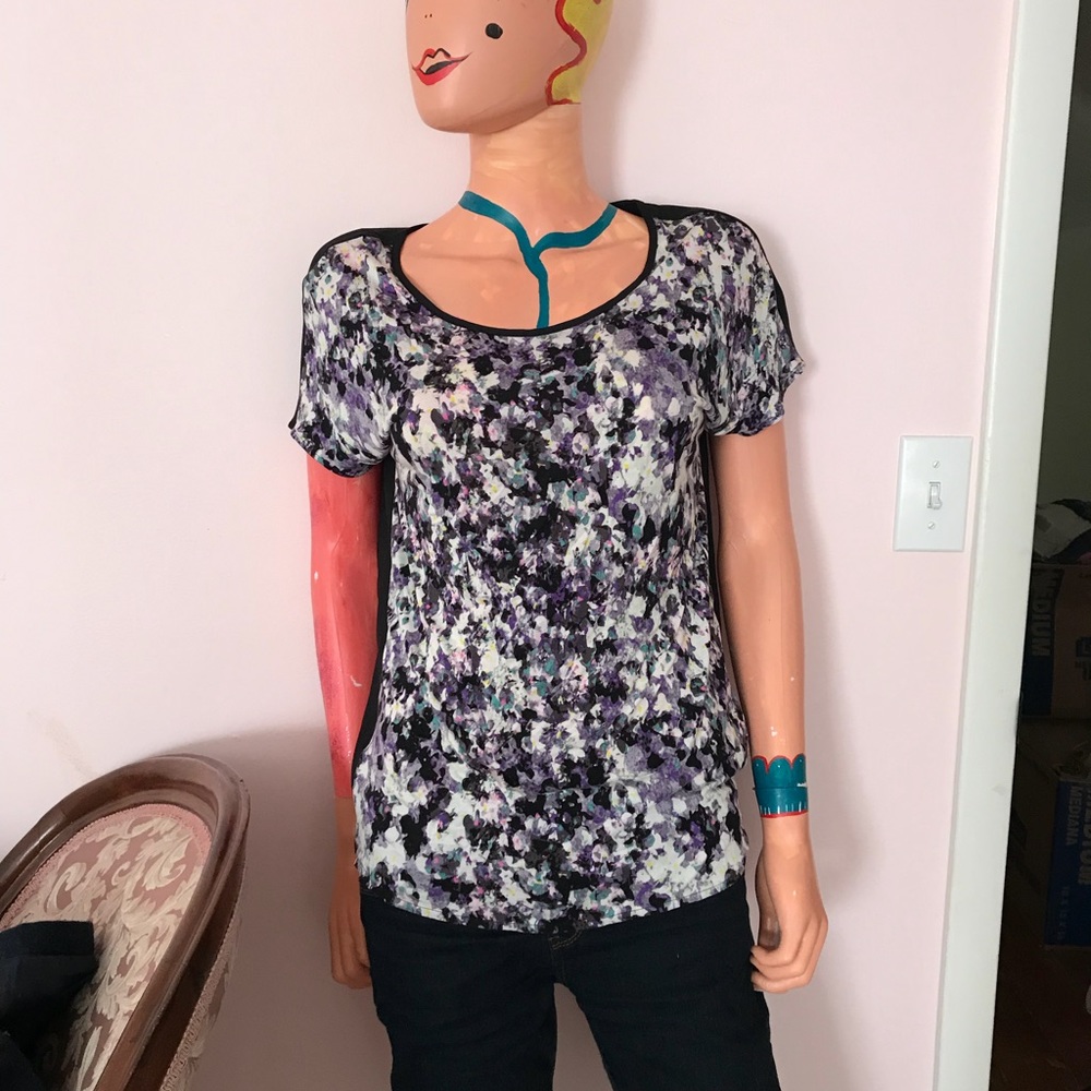 A floral printed float short sleeve top.